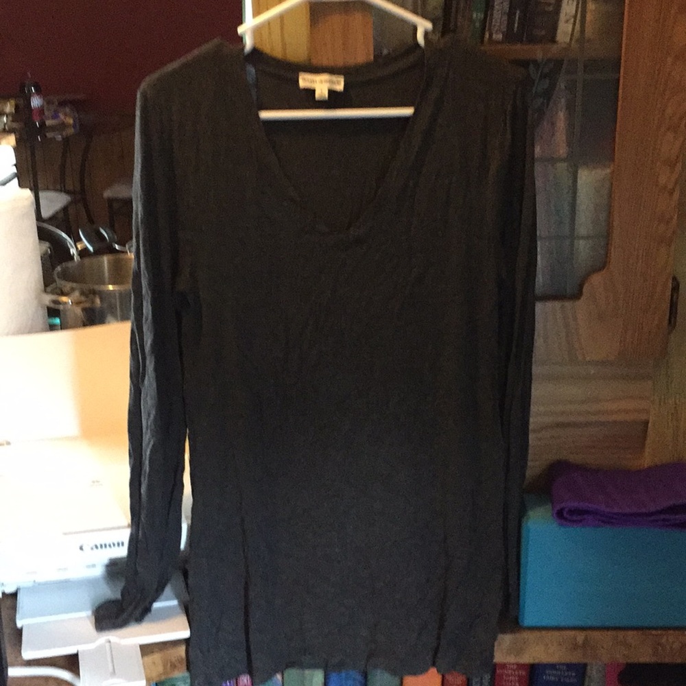 Long sleeve gray T-shirt.